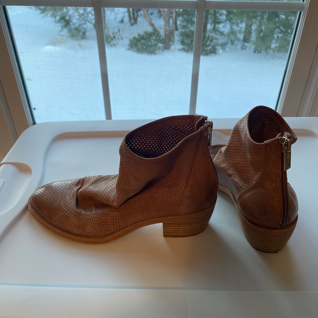 Isola Tan Bottie
